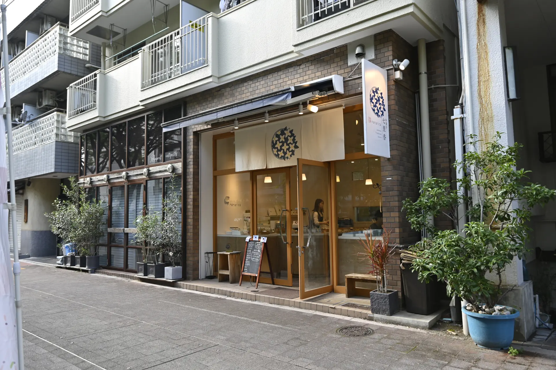 以白色暖帘为标志的和风现代外貌