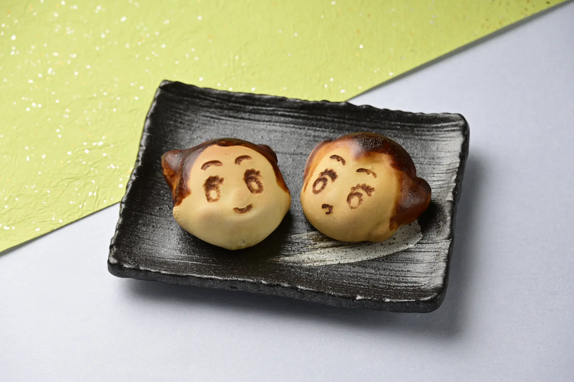 左为「栗馒头小金刚」，右为「乌兰栗馒头」