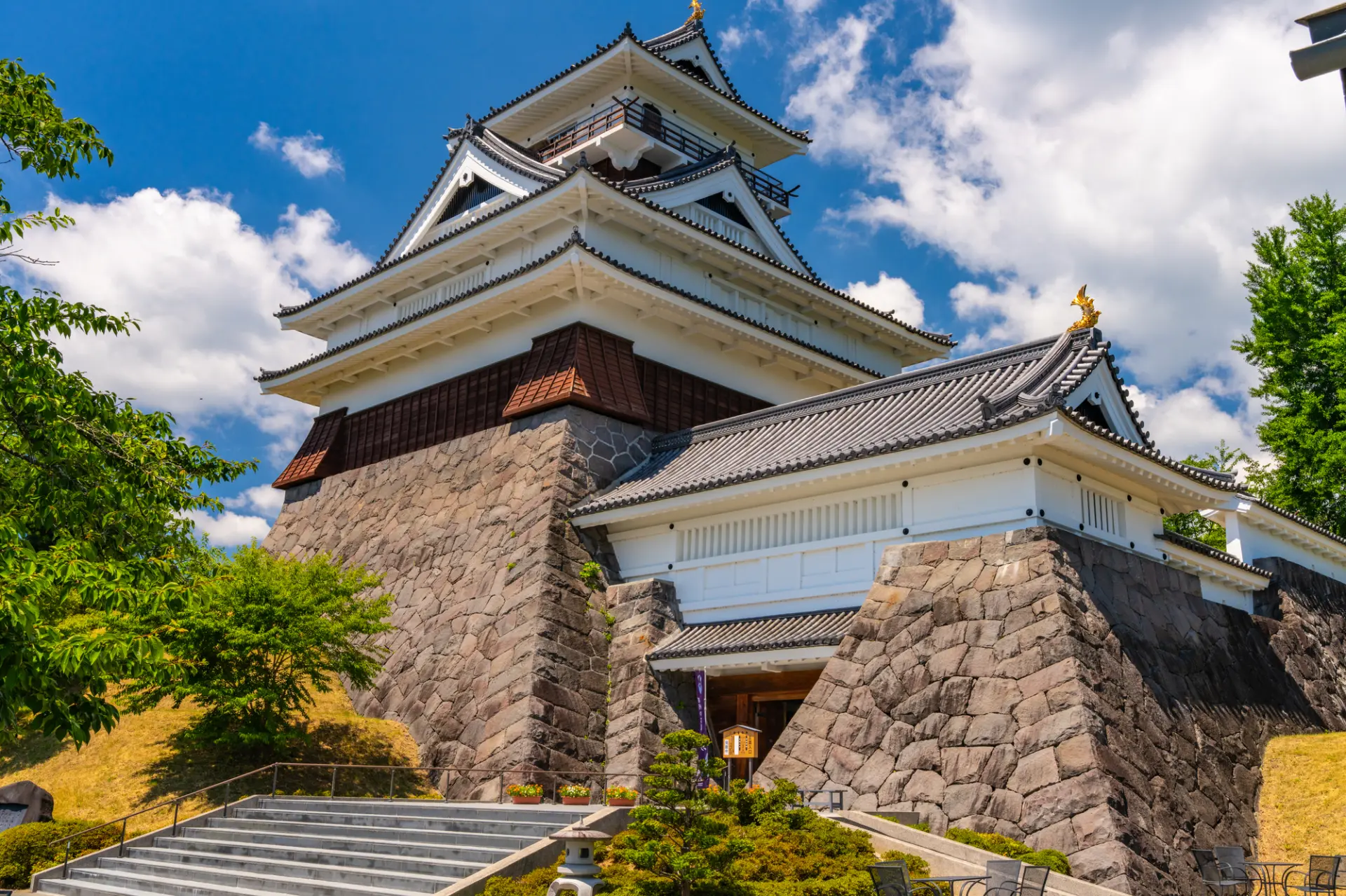 高台に位置しているので、天守閣からの眺めがいい