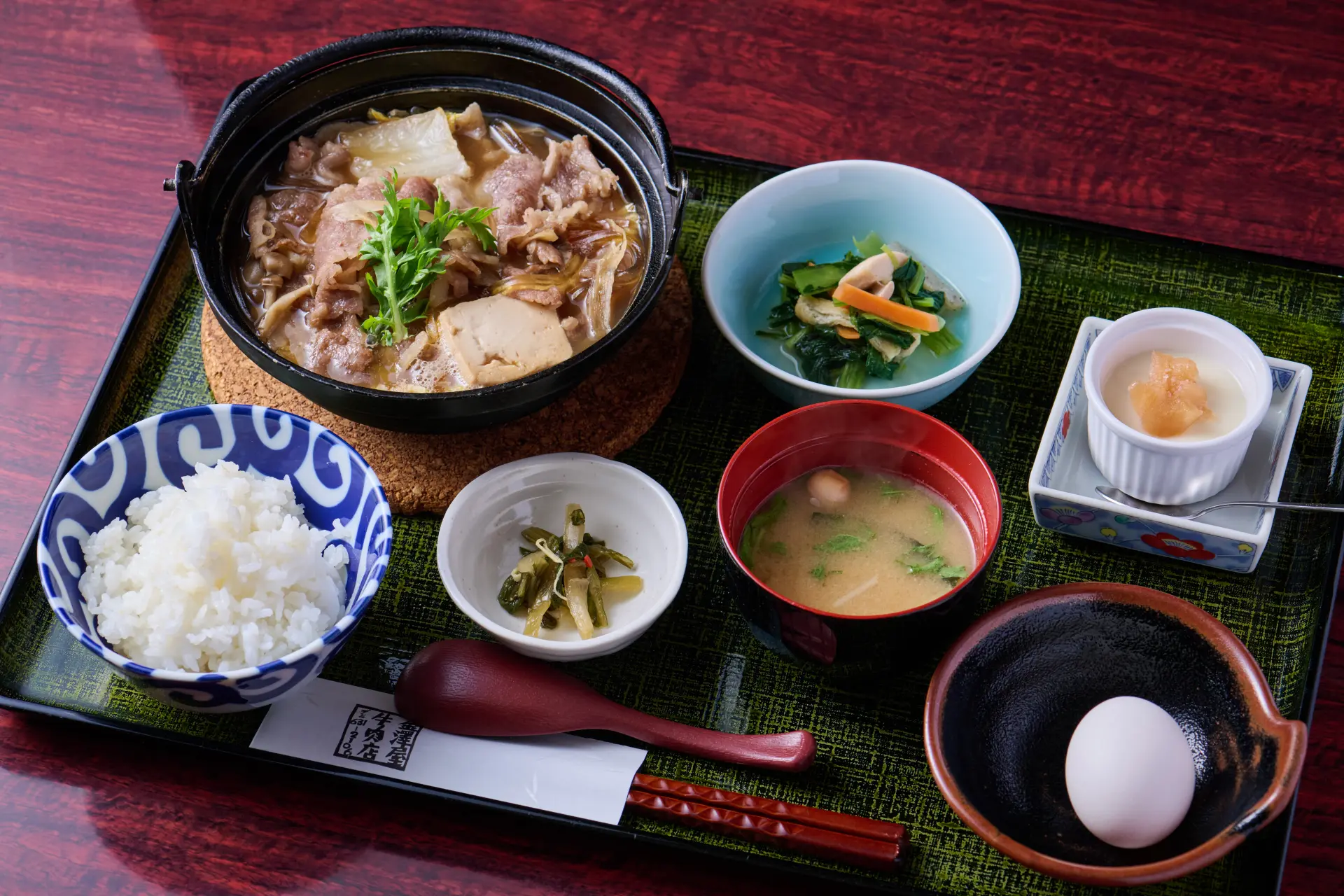 ランチの牛鍋やステーキ丼は提供数が限られているので、早めの来店を