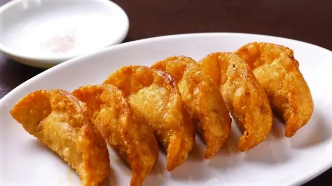 生餃子をそのまま揚げた「揚げ餃子」