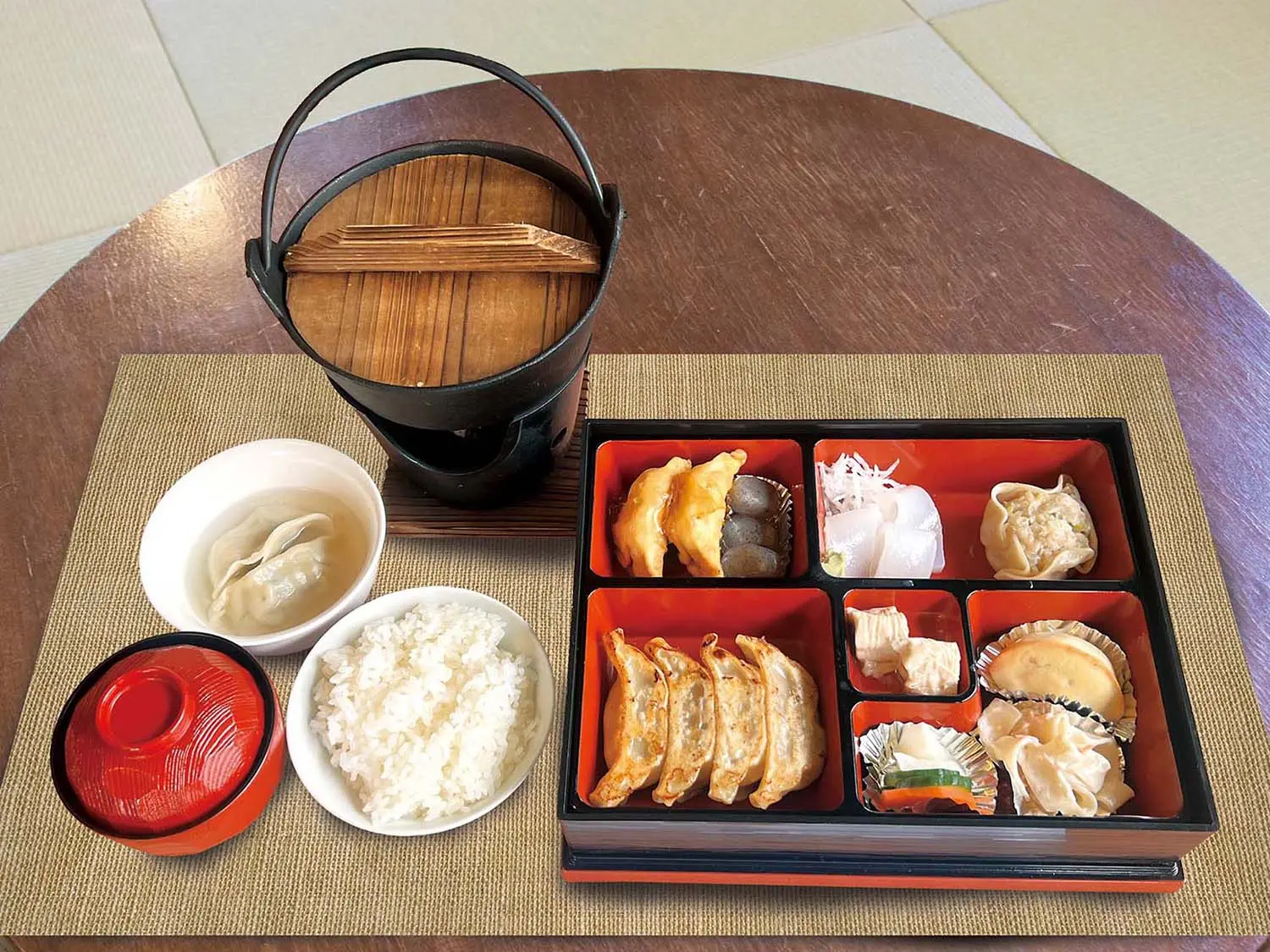 2種の餃子が味わえる「華厳御膳」