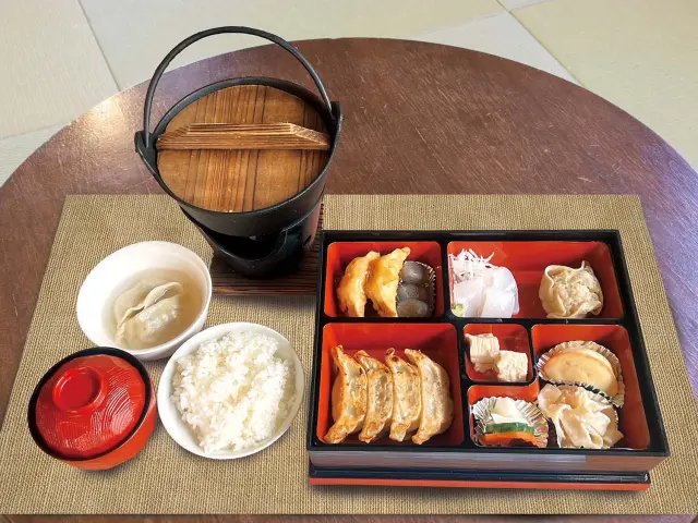 2種の餃子が味わえる「華厳御膳」