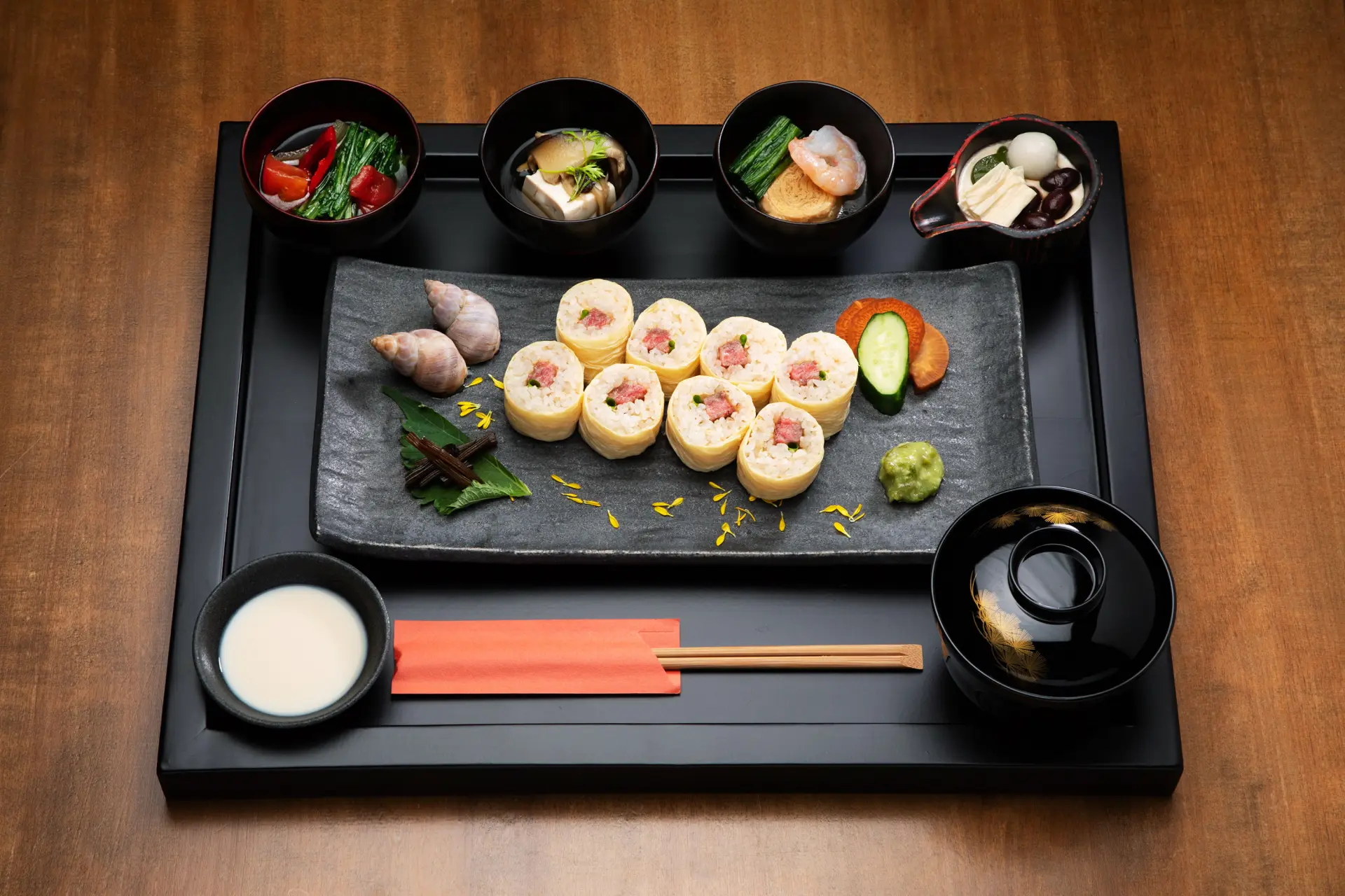 ランチメニューの一番人気、日光湯波巻御膳