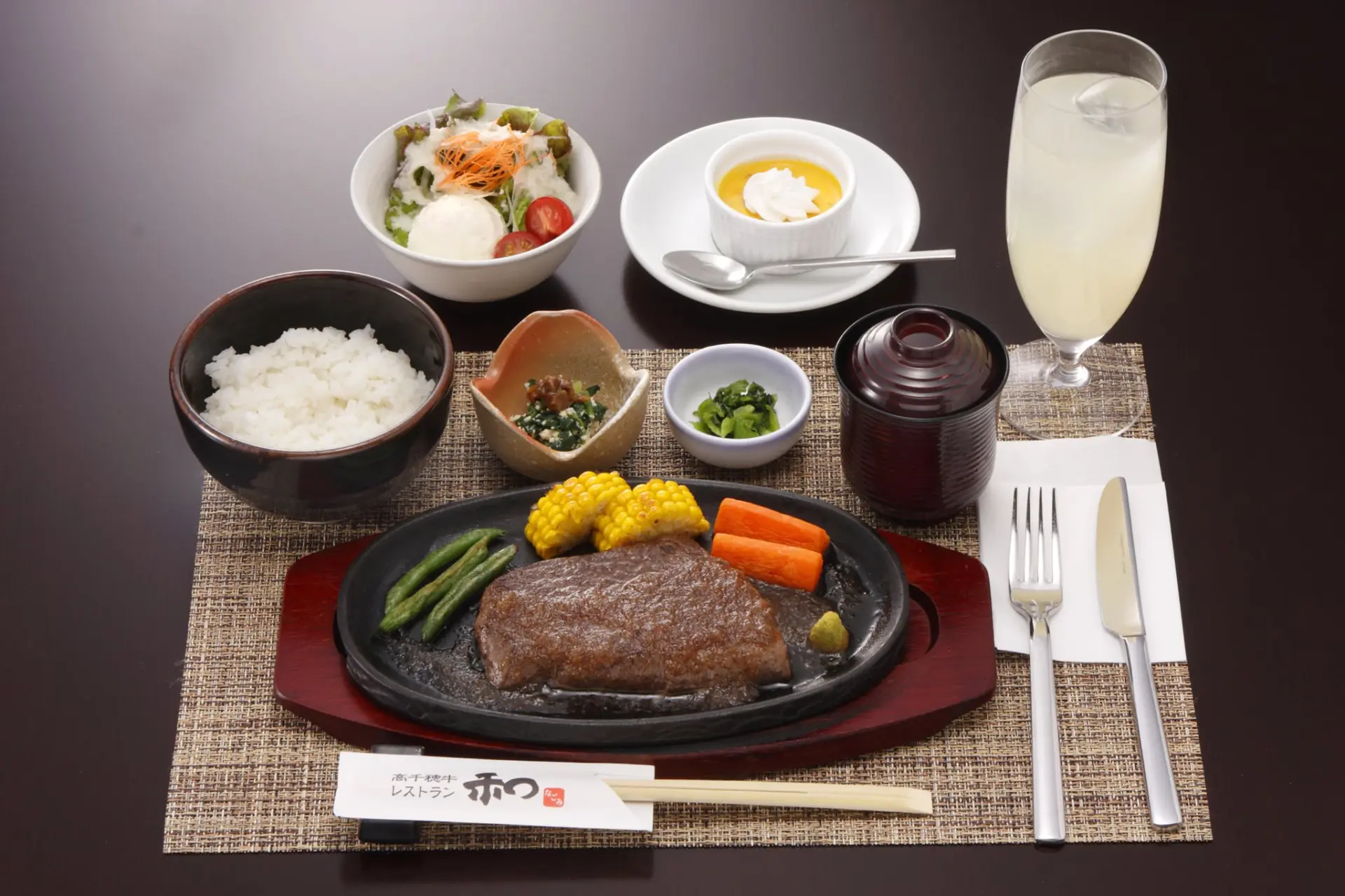 ステーキメニューはお好みの部位と量を選べる