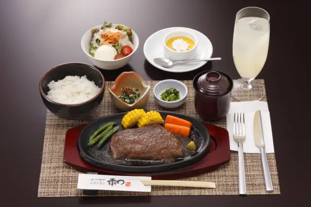 ステーキメニューはお好みの部位と量を選べる