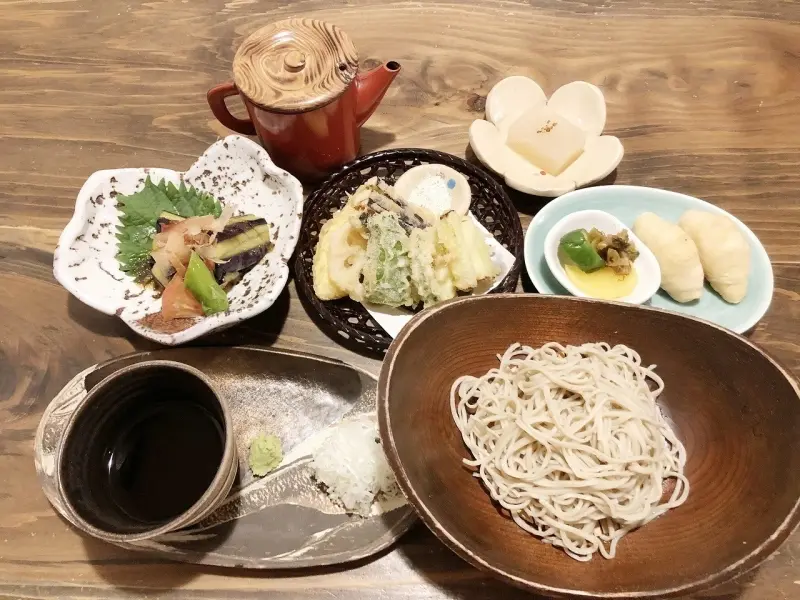 高千穂産のそば粉をはじめ、野菜や米も地元のものを使用