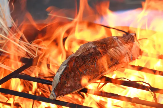 藁焼きした「鰹のたたき」は味わい深い