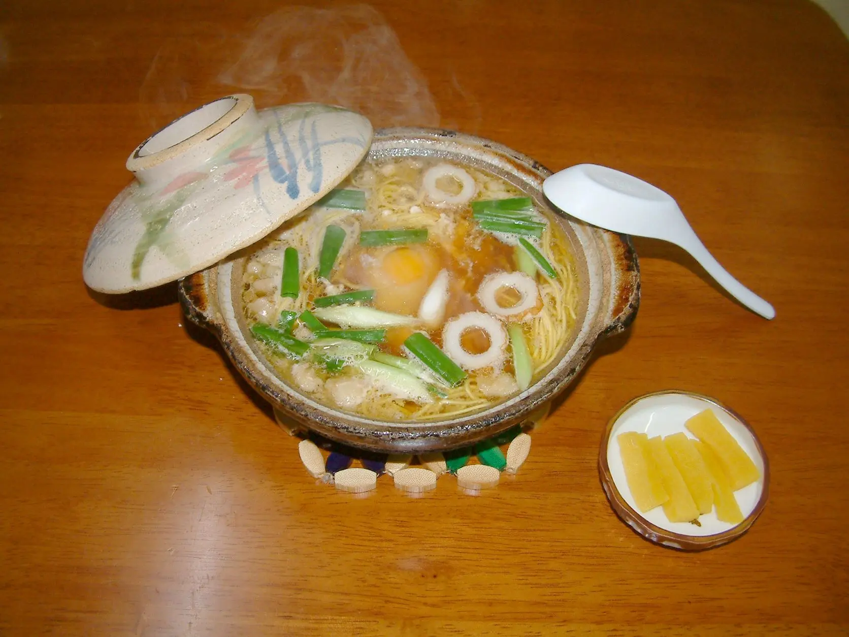 看板メニューの「鍋焼きラーメン」