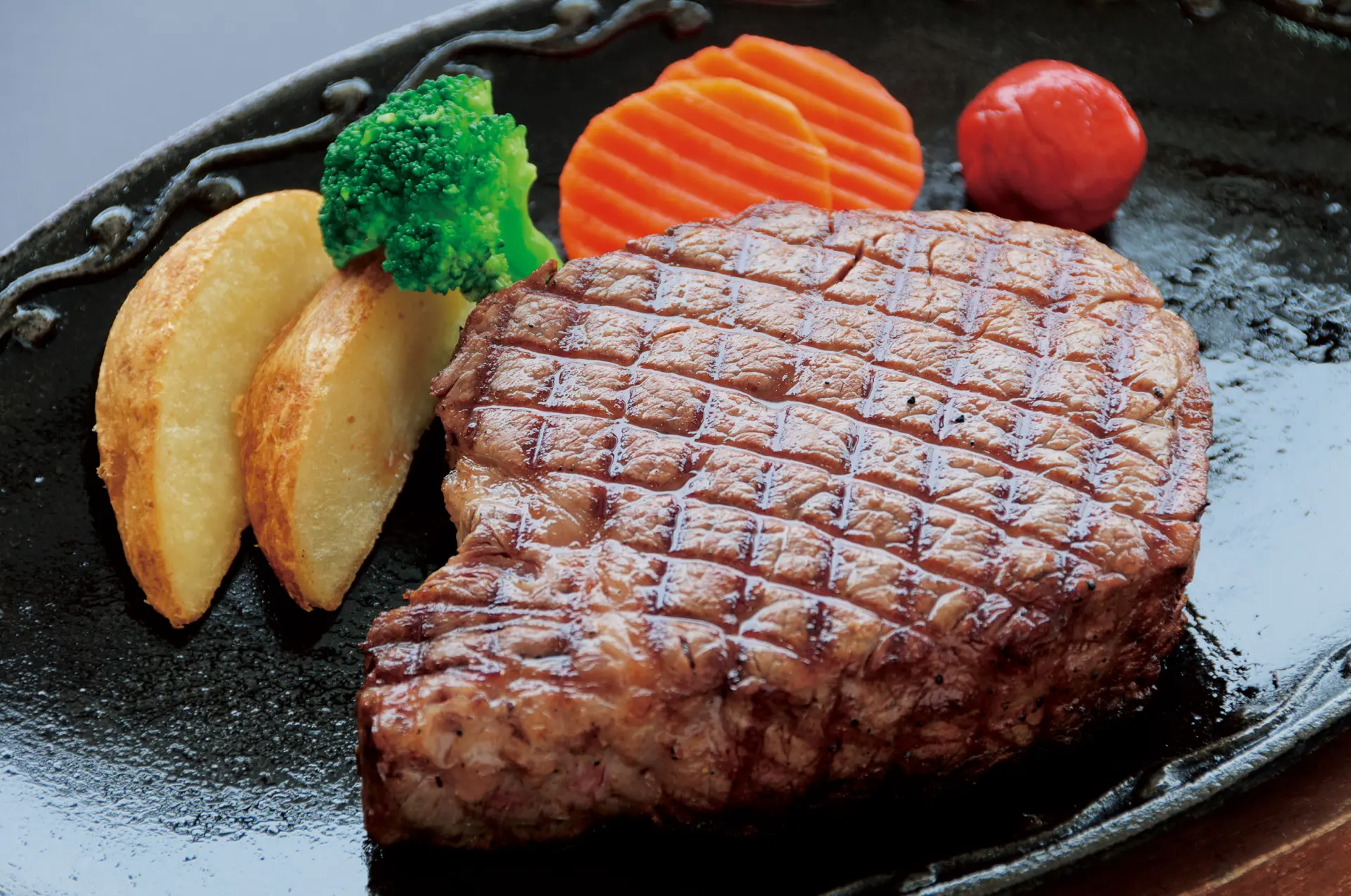 旨みと肉汁を楽しめる「特選 能登牛ステーキ」