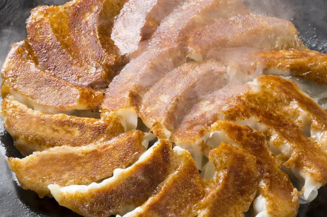 福島市発祥とされている「円盤餃子」