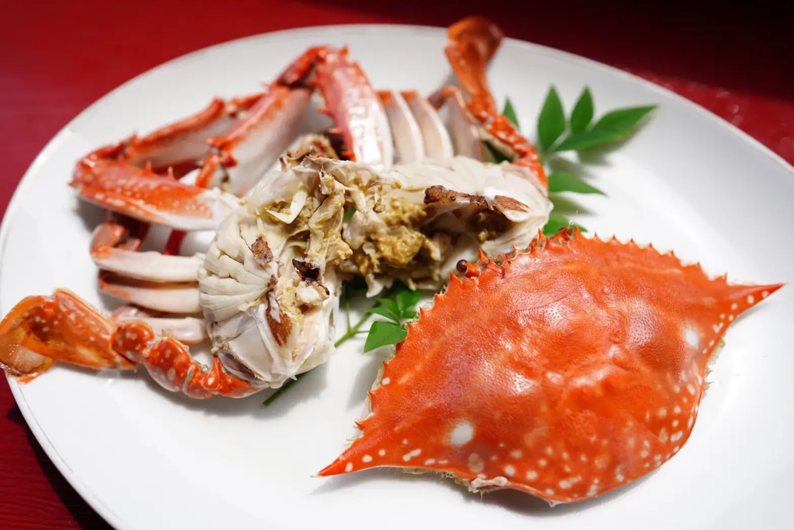 大きく弾力のある食感と濃厚な甘みが特徴の「竹崎カニ」