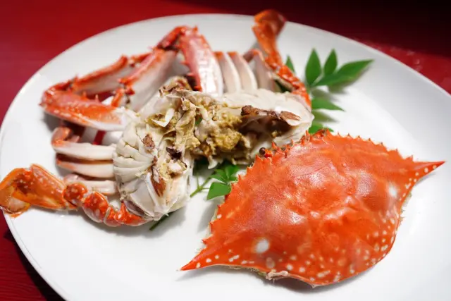 大きく弾力のある食感と濃厚な甘みが特徴の「竹崎カニ」