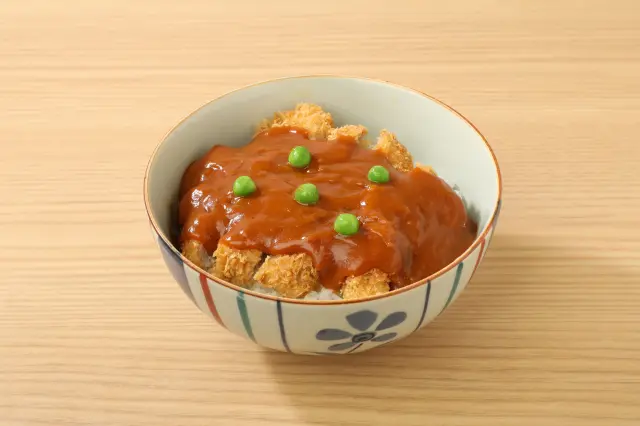 かつと特製ソースが絡み合う「デミかつ丼」