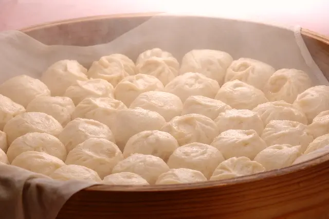 1915年創業、行列必至の大人気豚まん