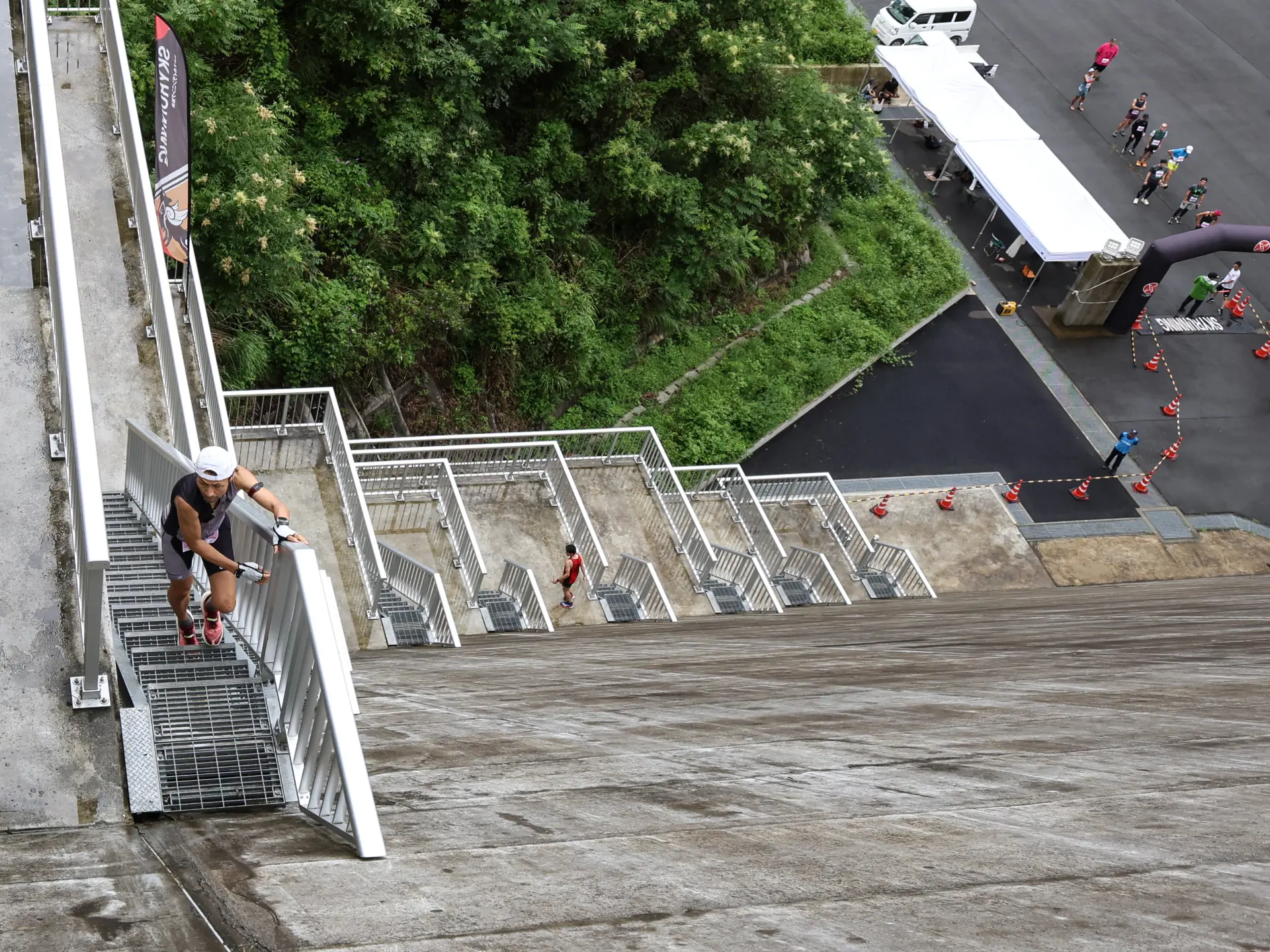 无论是为了得奖或纪录，抑或是以完登为目标皆可参加