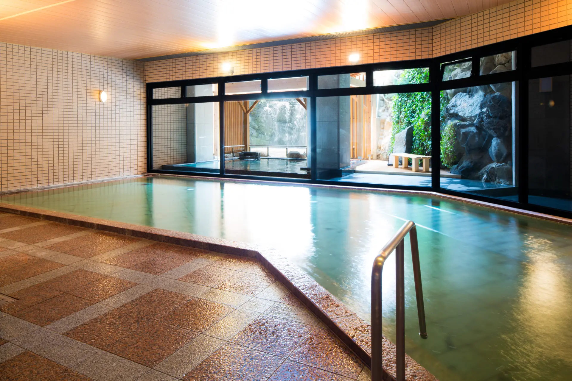 天童温泉随一の広さを誇る大浴場