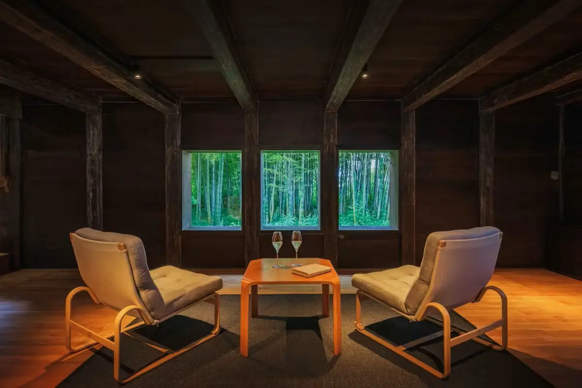 竹林を眺めながらゆっくりと流れる時間を過ごそう