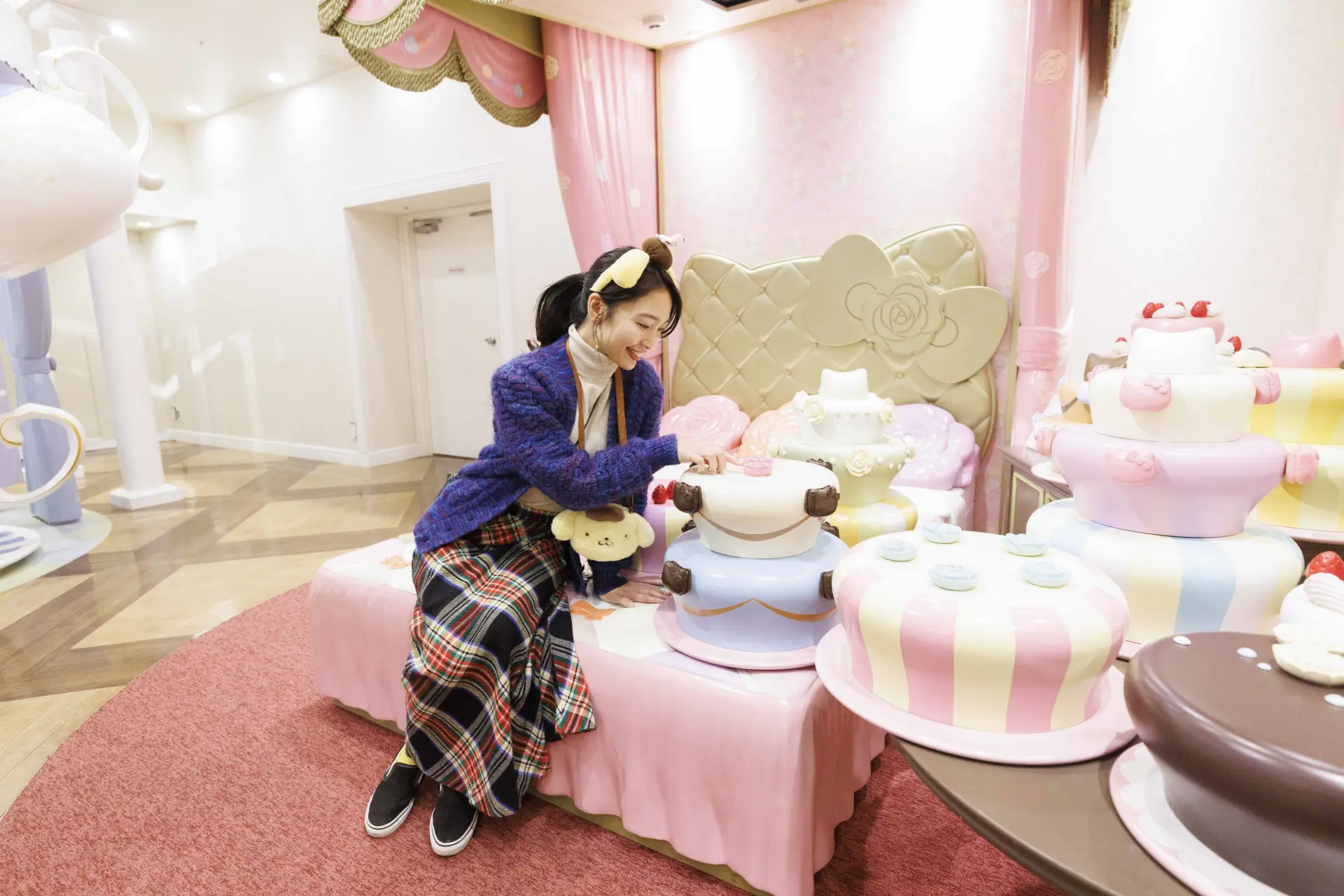 スイーツに囲まれたベッドルーム