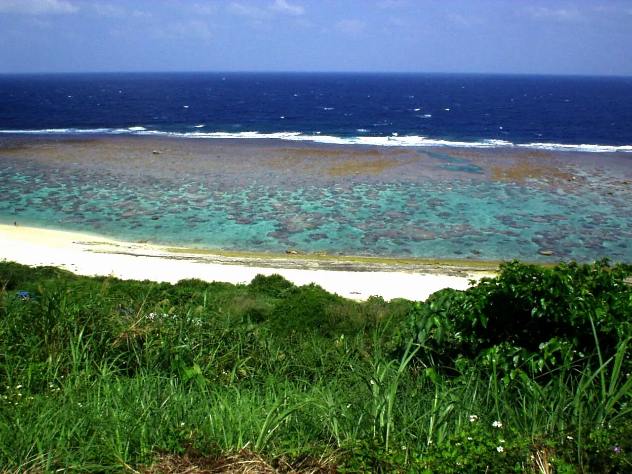サンゴ礁が広がる宮古島屈指のシュノーケリングスポット
