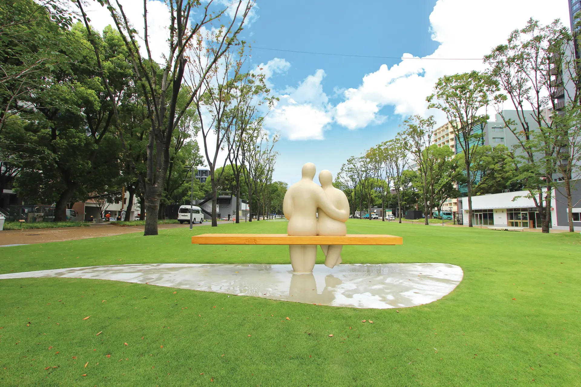 2つの芝生広場があるZONE1ではピクニックを楽しむ人も