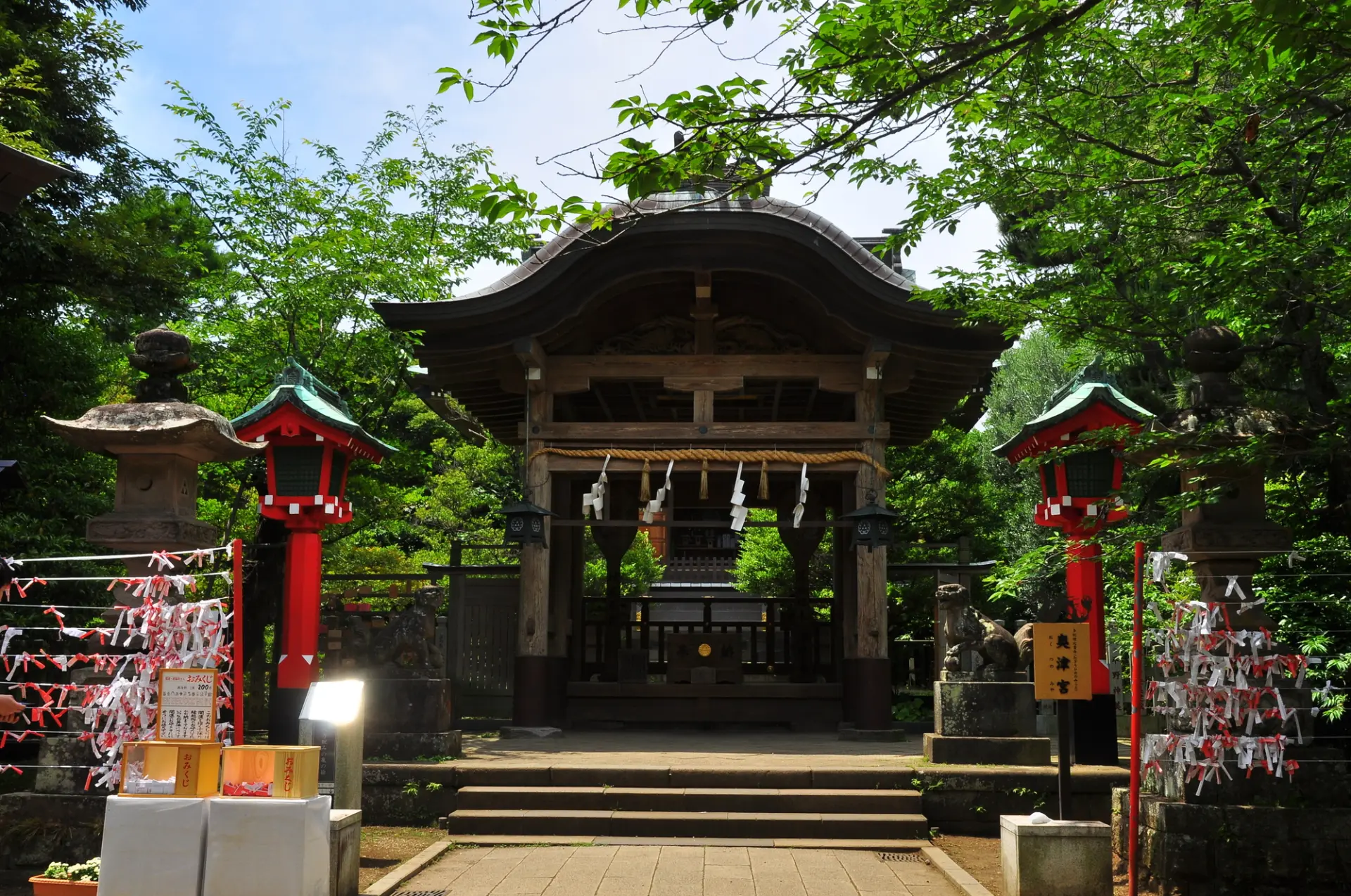 3つの宮のなかで最も頂上近くにある「江島神社 奥津宮」