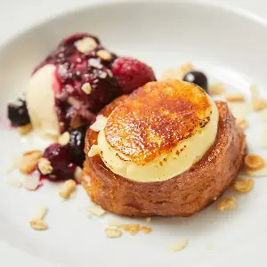 不動の人気を誇る「濃厚クレームブリュレ」