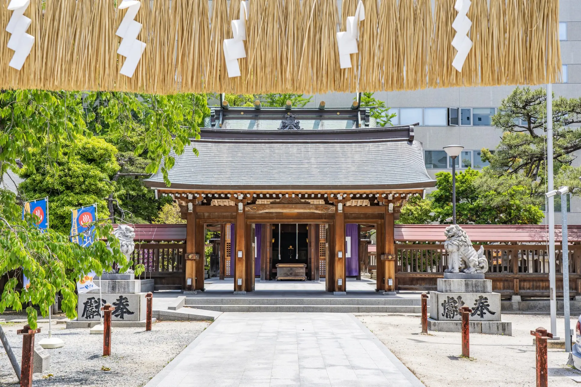 ビルに囲まれた天神の中心にたたずむ、時間がゆっくり流れる空間