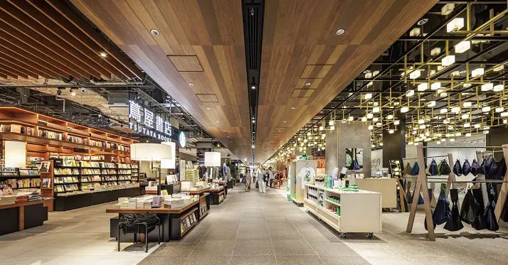 天神の一等地に建つ上質な憩いの大空間