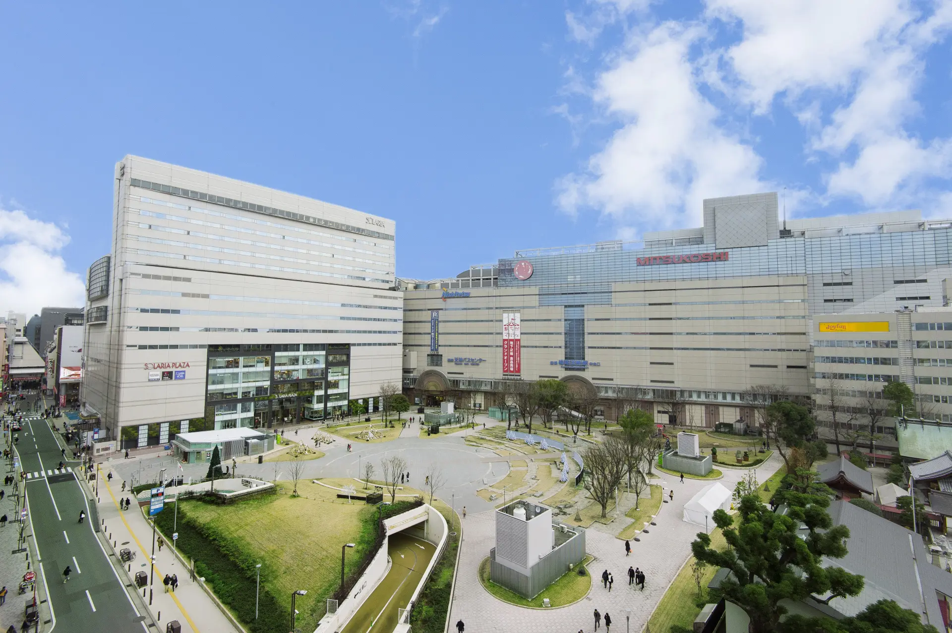 駅直結！ シティホテルと一体化のファッションビル