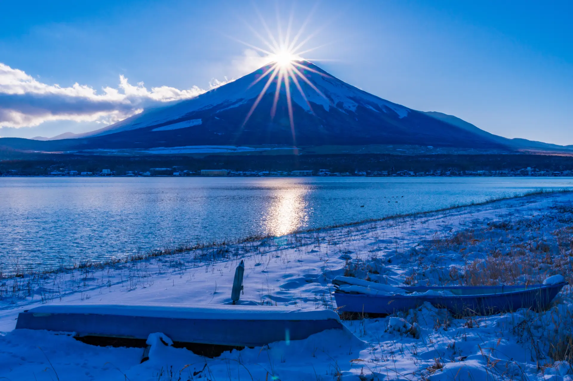 時間帯によって表情の変わる富士山を楽しめる