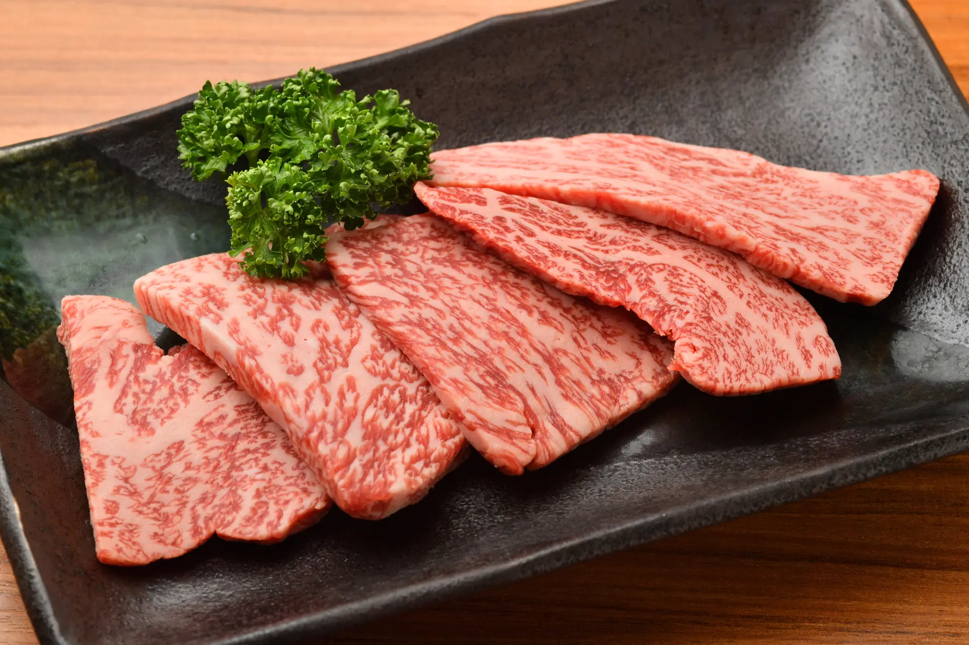 一般的にあばら骨周辺、バラ肉全体を指すカルビ