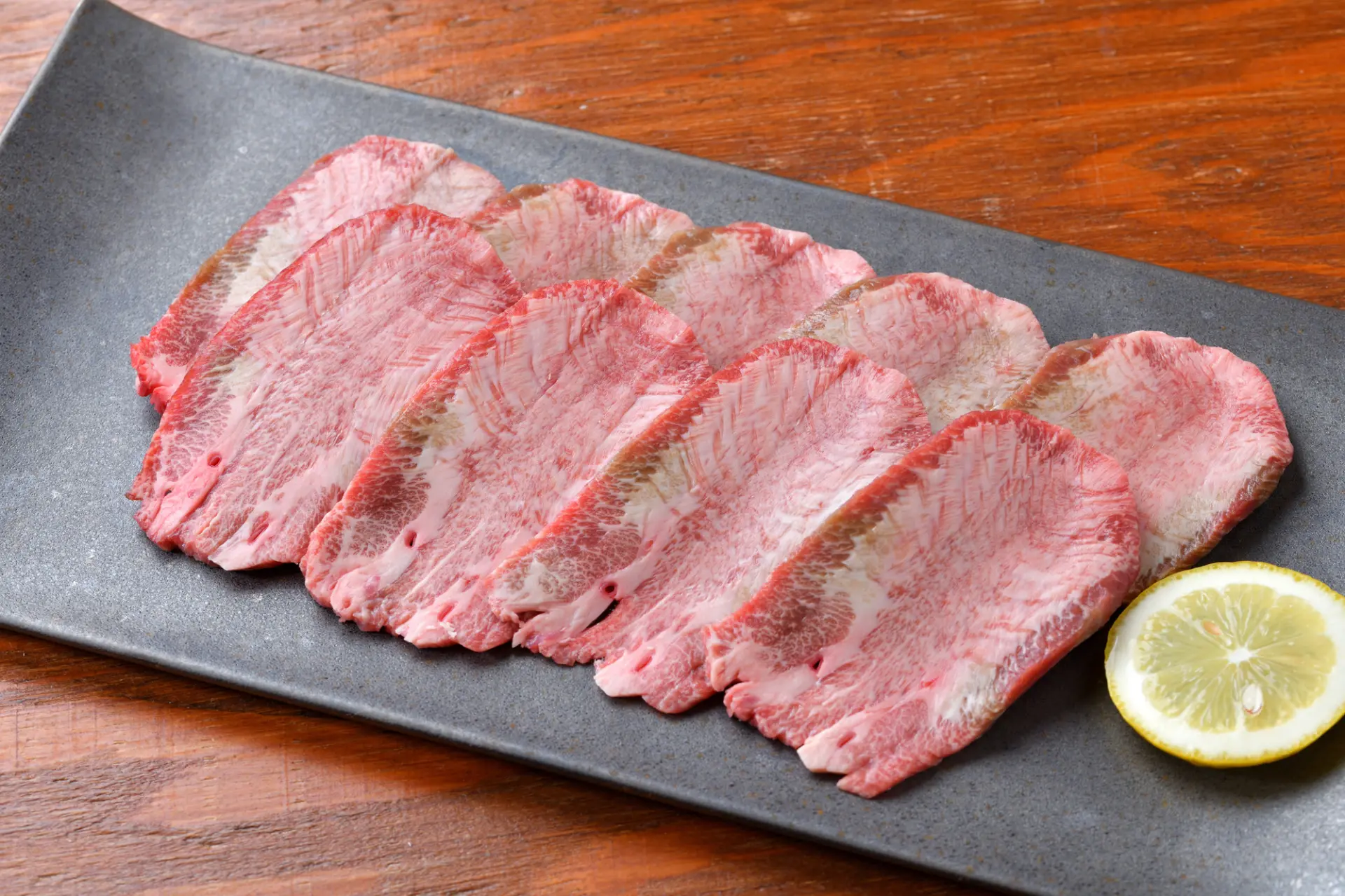 舌全体の部位を指すタン