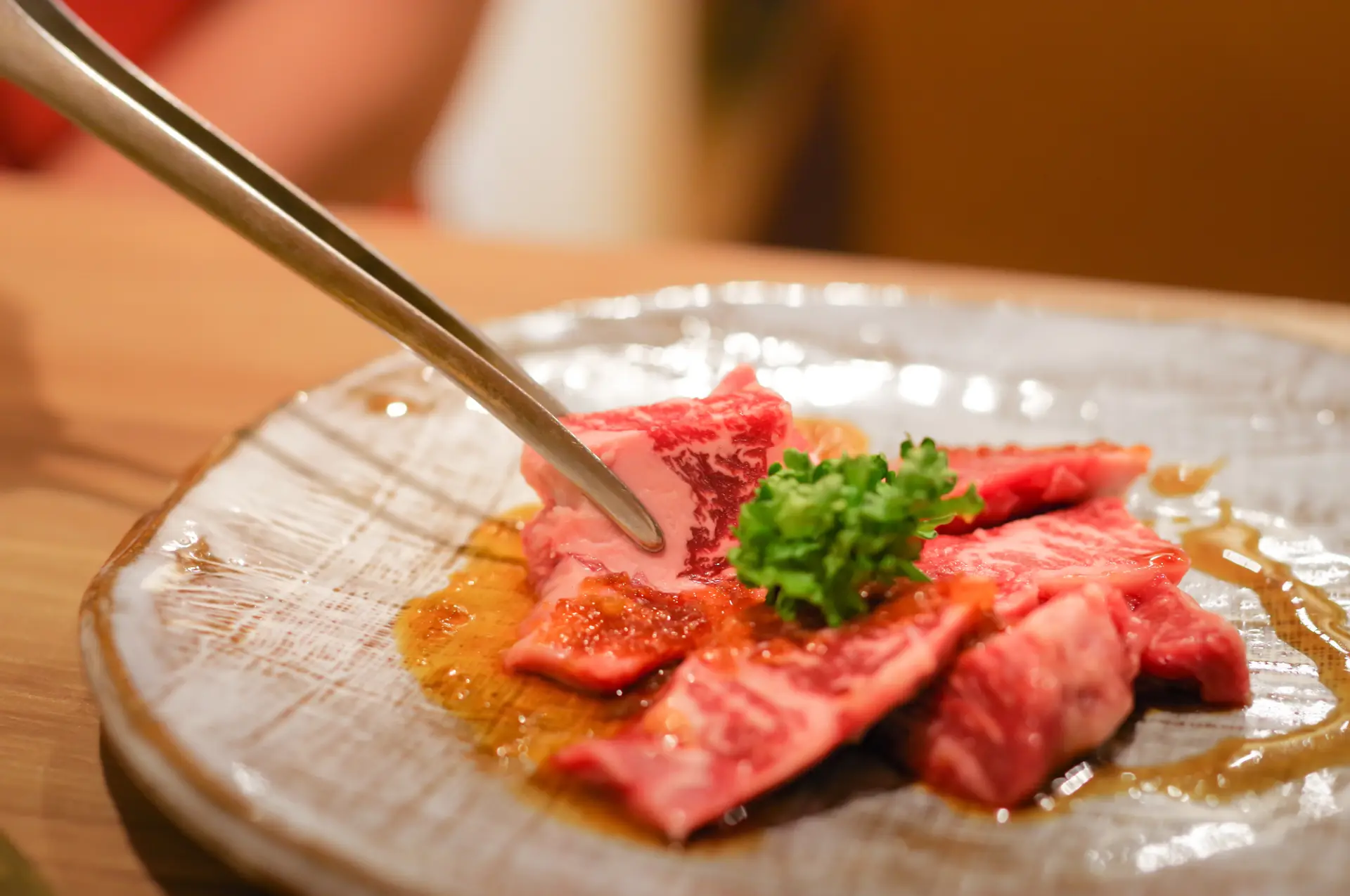 生肉を扱うため衛生マナーにも気をつけよう