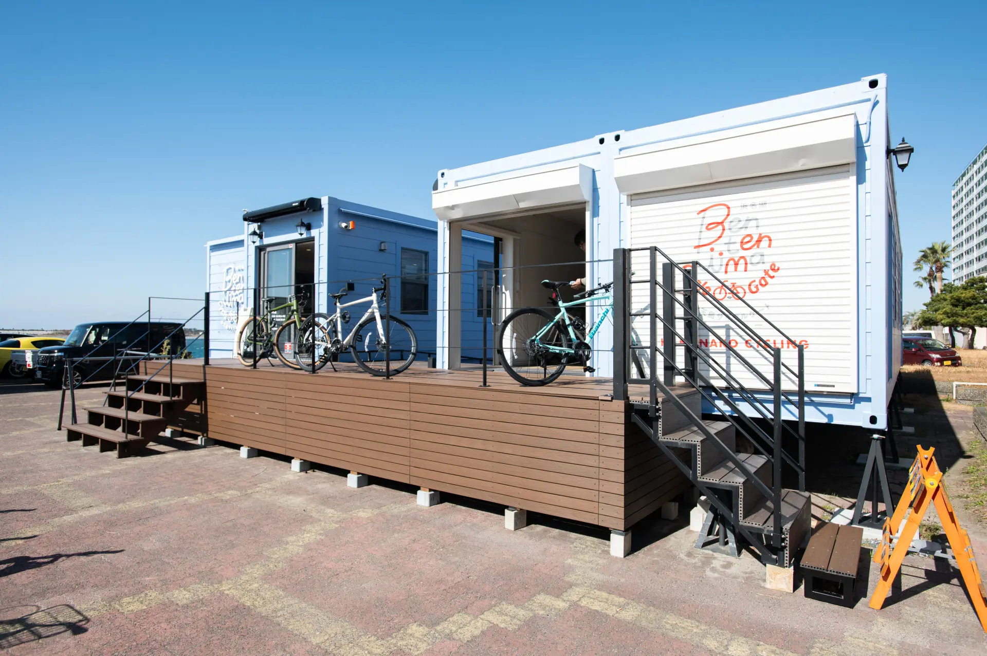 「弁天島」駅すぐそばにレンタサイクル施設がある