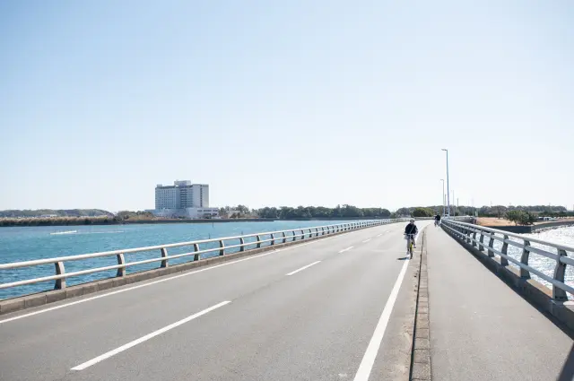 道路左側の路肩をキープして走ろう