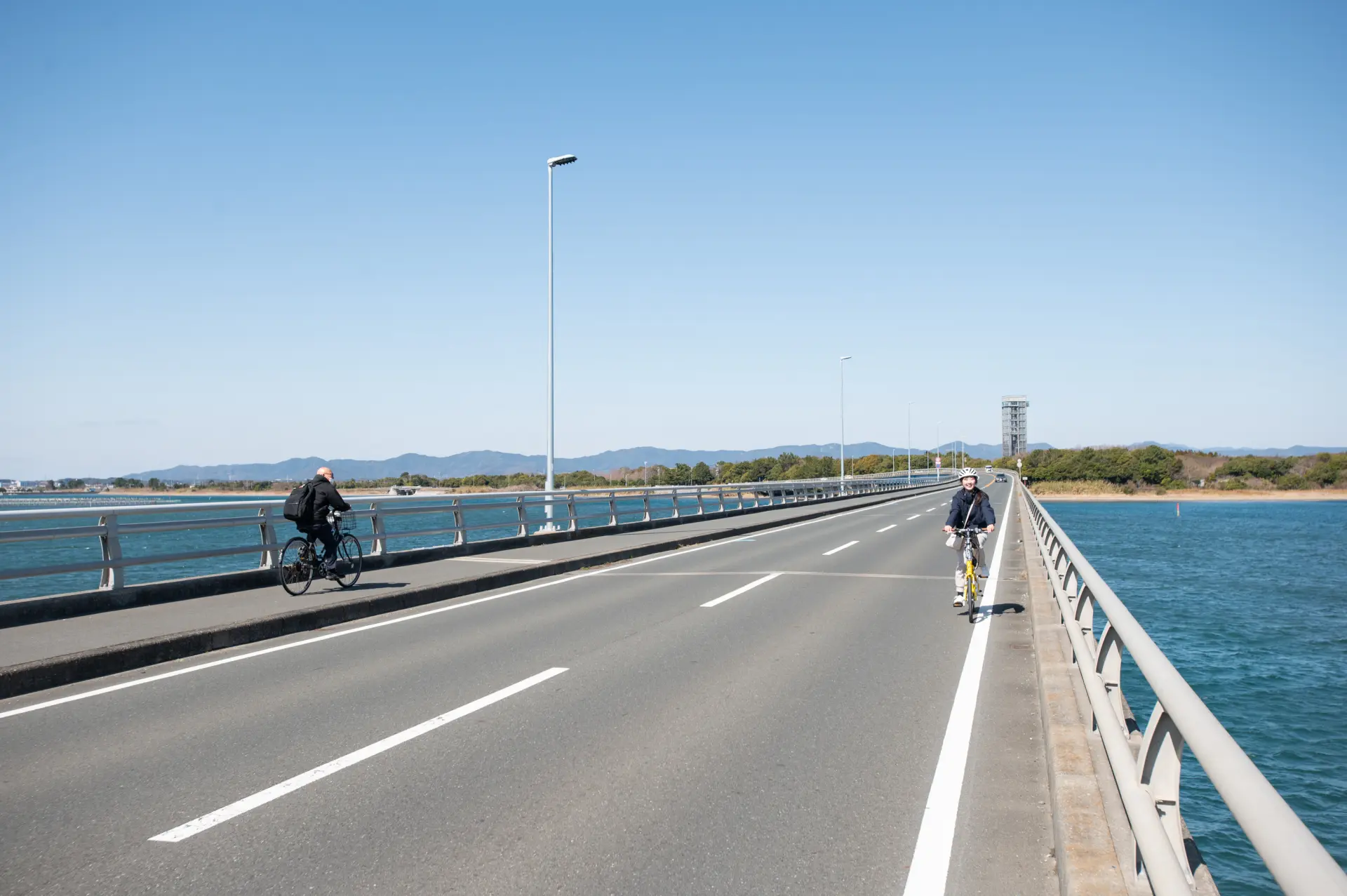 浜名湖の上を快適サイクリング