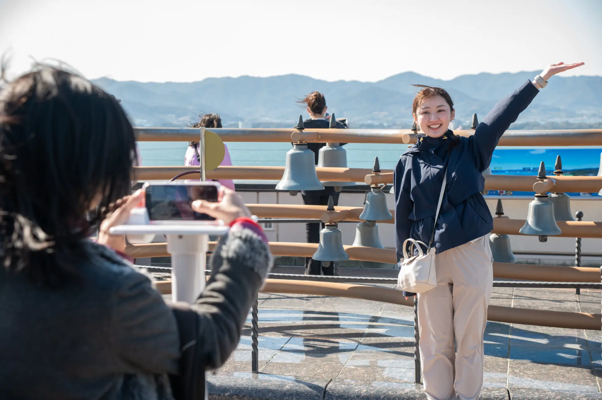 頂上にはセルフ撮影できるスマホスタンドも