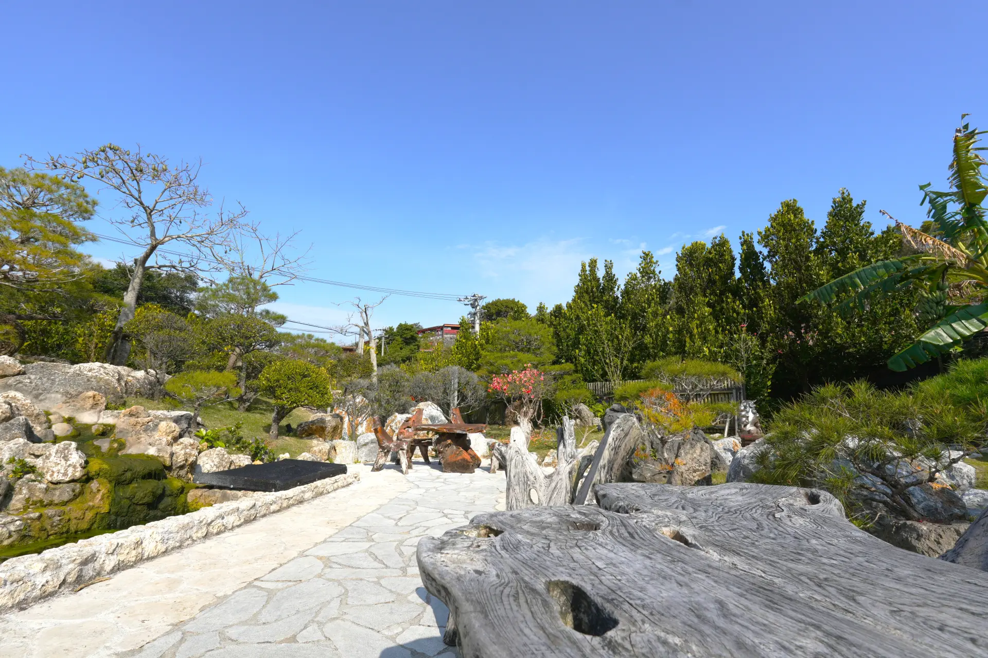 以力石组景观著称的「琉球庭园」