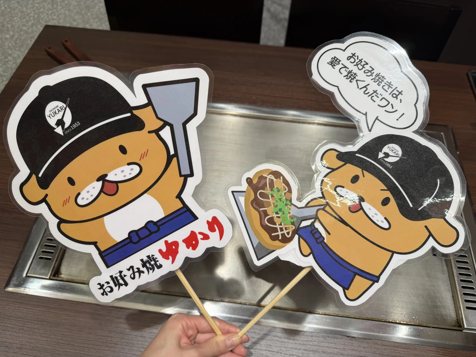 小道具と一緒に記念撮影も