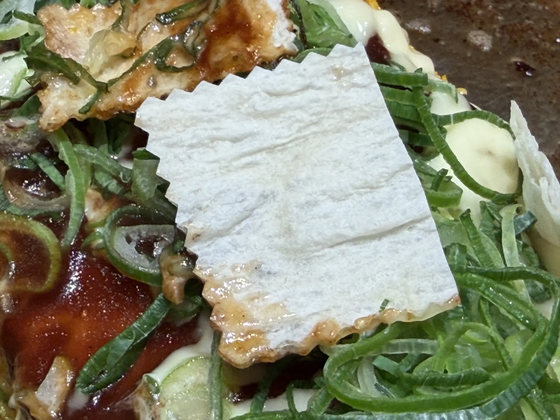 周囲がギザギザカットのあの形