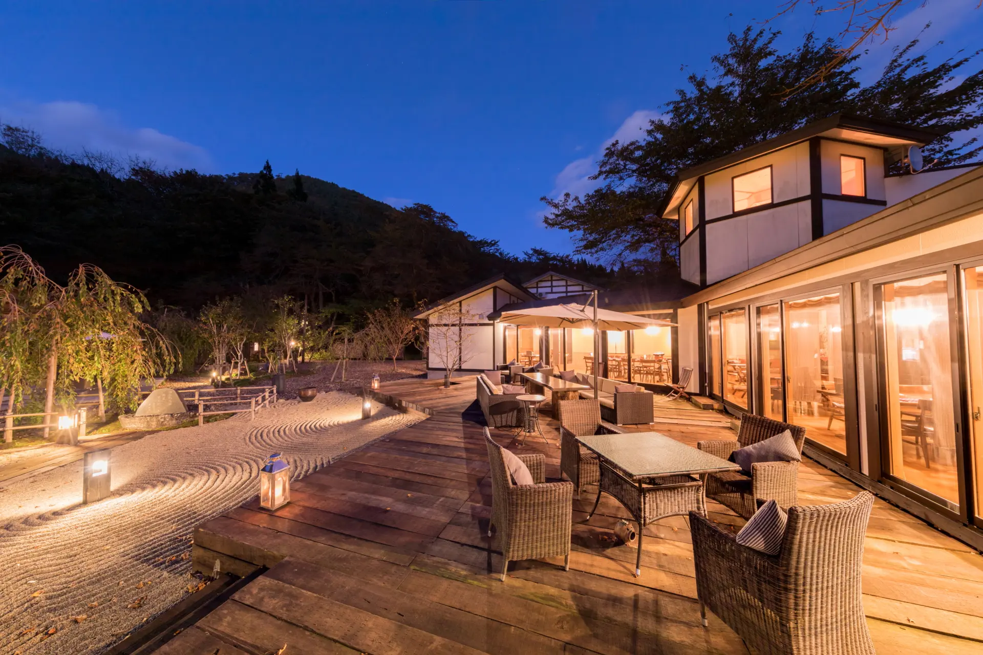 美しい自然の中に佇む宿