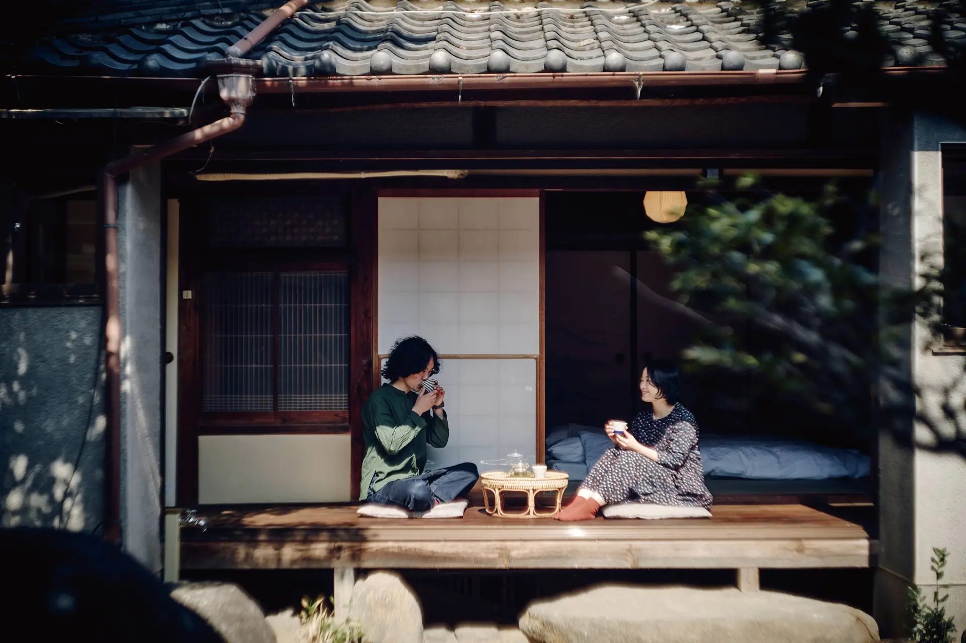 中庭を囲む縁側でゆったり