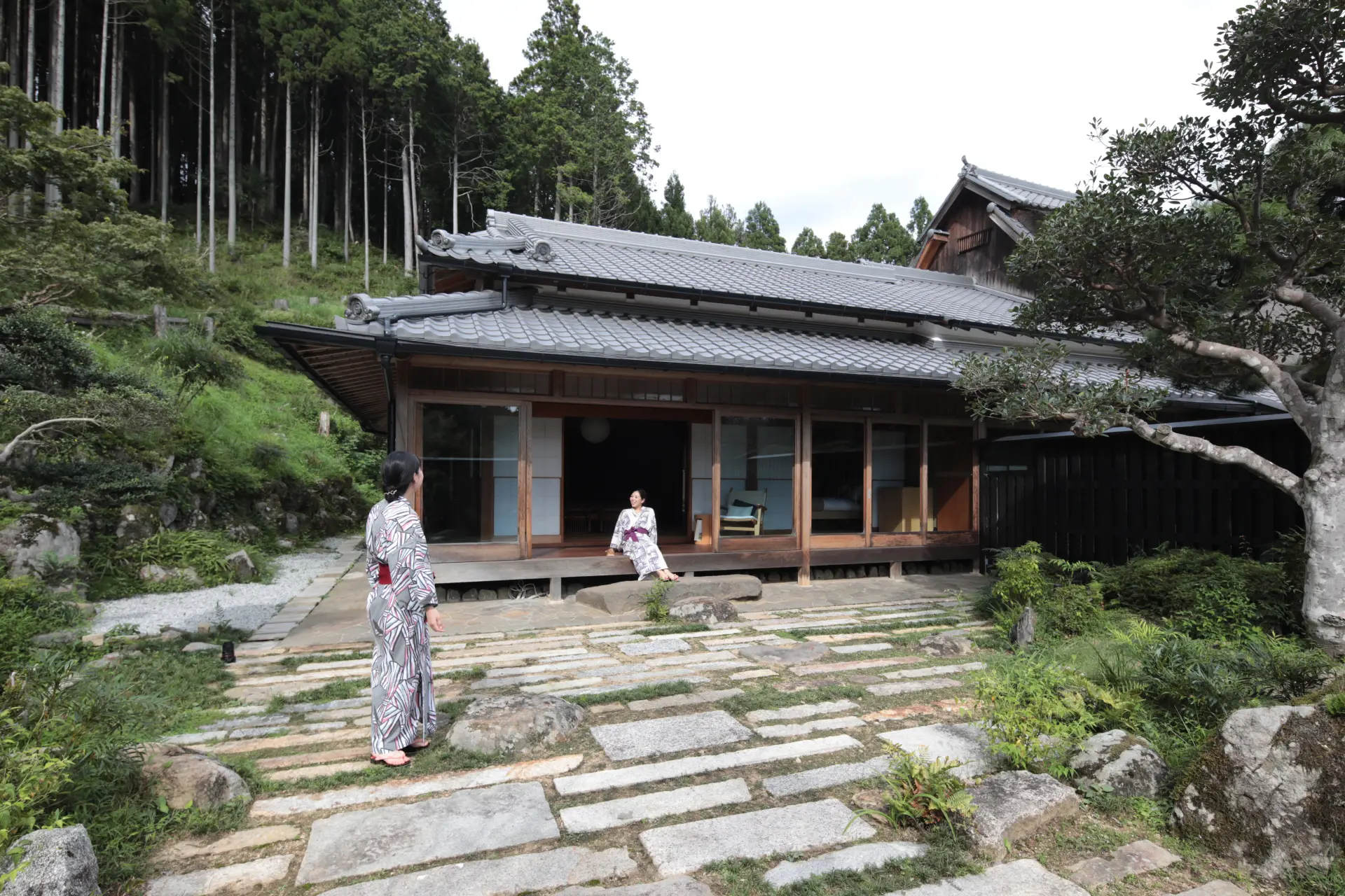 建物は築300年の古民家をリノベーション