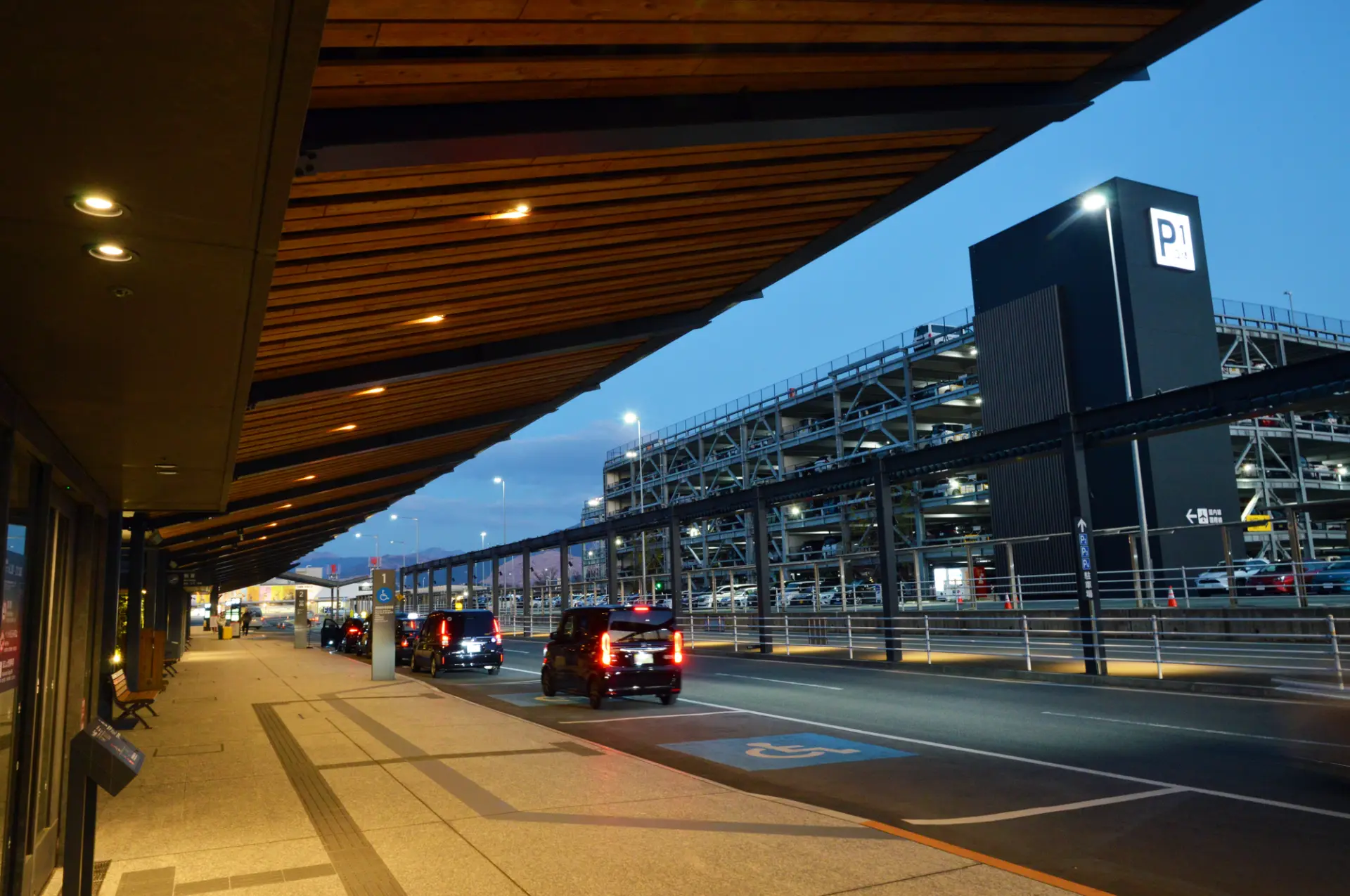 タクシーで目的地まで向かうのも選択肢のひとつだ