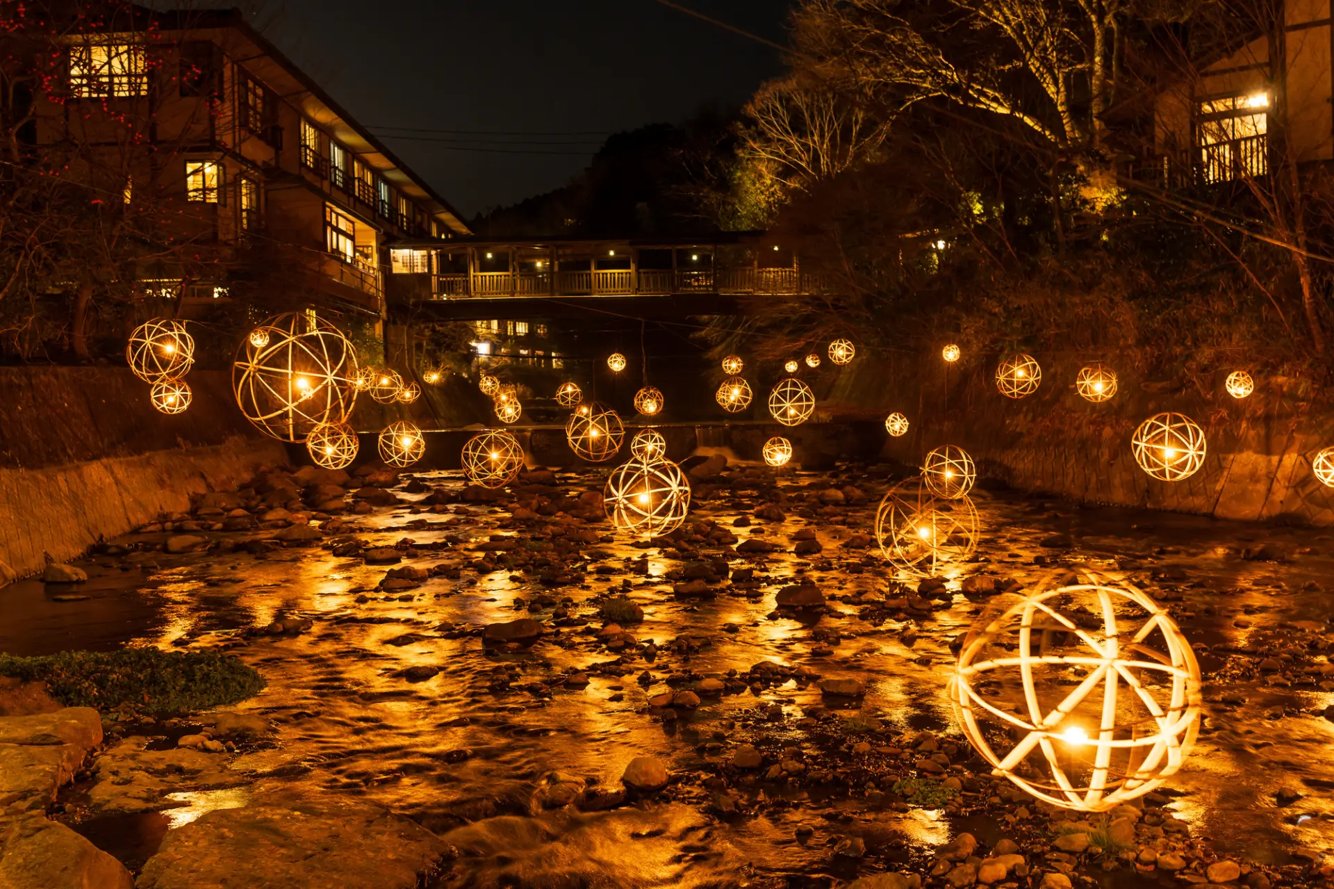 黒川温泉の冬の風物詩「湯あかり」