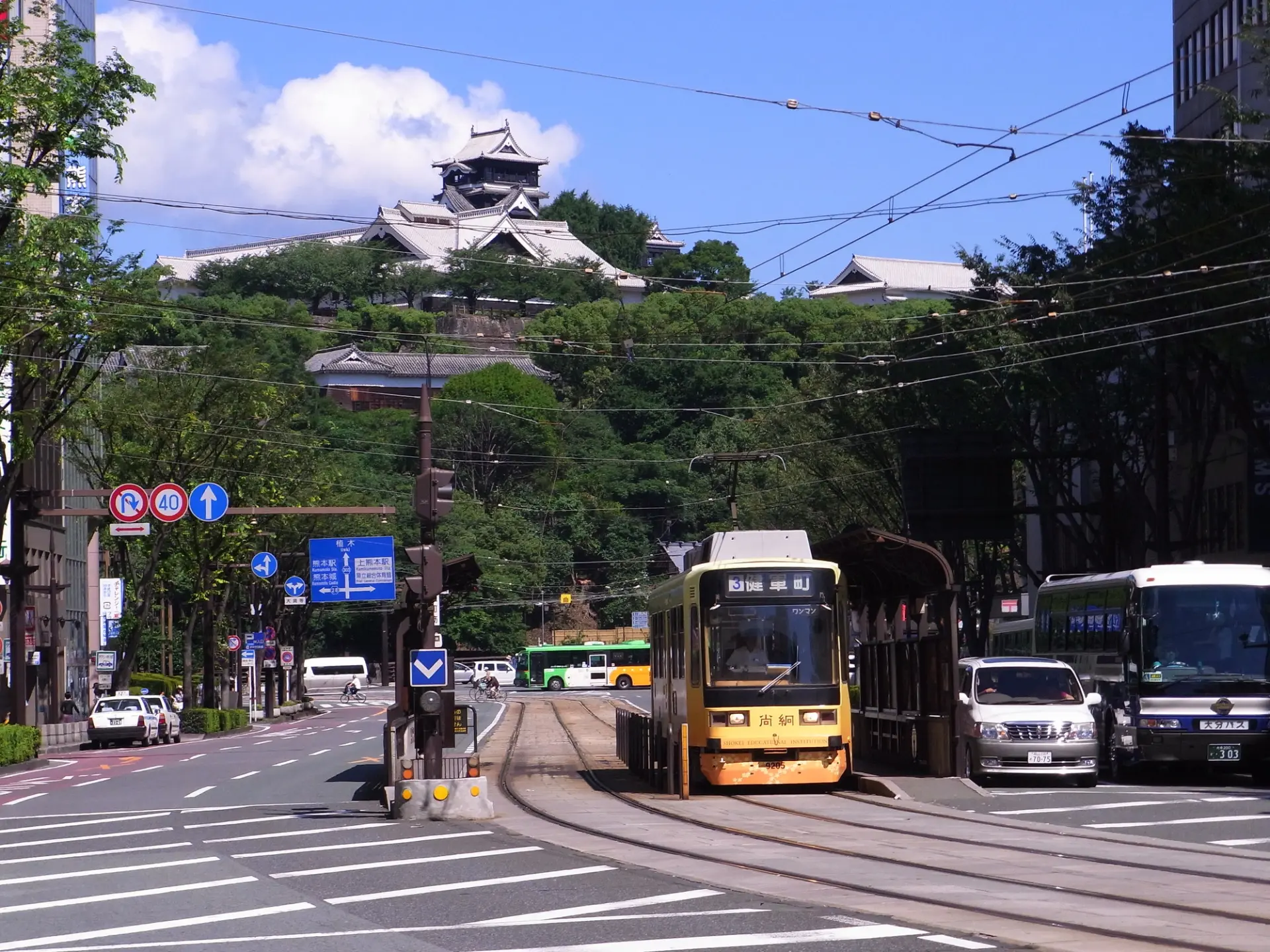 熊本市電に乗れば市内の人気観光スポットにアクセスできる