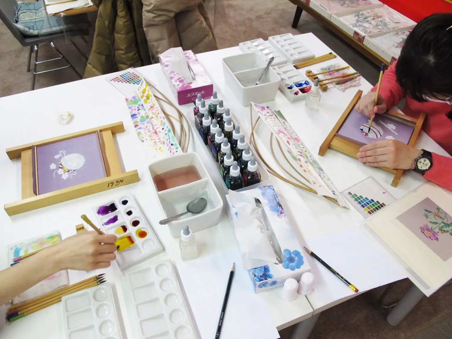 加賀友禅の彩色や工程を体験できる工房