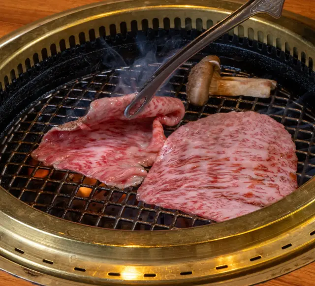 部位ごとに旨みを最大化する焼き加減で