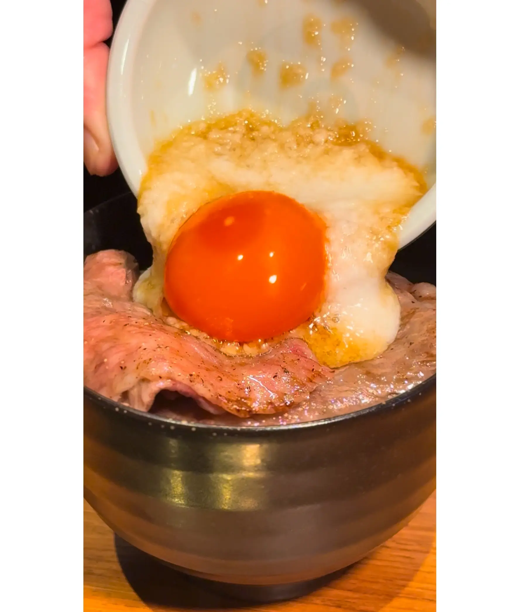 「特上ロースの焼きすき（とろろ玉子で）」